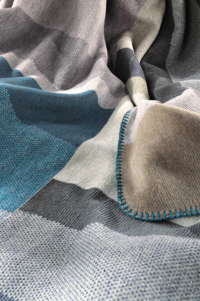 Biederlack Wohn- und Kuscheldecke 'Verdant Vibes' 150 x 200 cm Blau